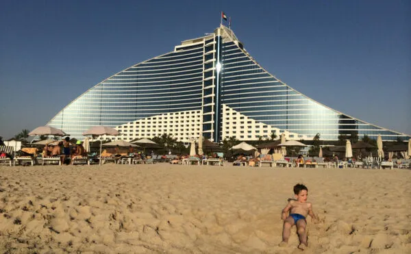 Jumeirah_Beach_Hotel_Trips4Kids.de