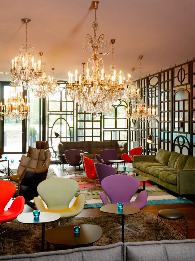 We like: Ob Rijksmuseum oder Grachtenfahrt, Amsterdam ist immer eine Reise wert. Ab sofort ist die niederländische Hauptstadt mit dem Motel One Amsterdam um eine Unterkunft mit 320 Zimmern und „Viel Design für wenig Geld“ reicher.