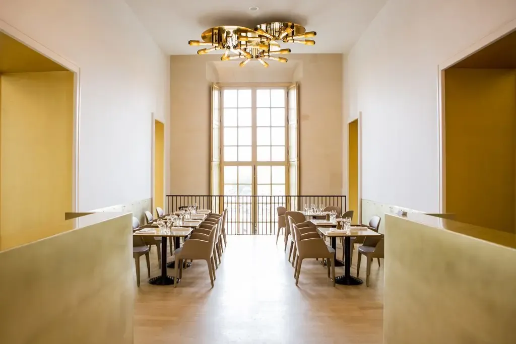 Bis jetzt war es schwierig, vor Ort ein halbwegs erschwingliches und trotzdem ausgezeichnetes (und kinderfreundliches!) Restaurant zu finden. Dies ist nun Schnee von gestern: das ORE ist auch für Familien mit Kids in allen Altersstufen empfehlenswert, wenn man seine Schwellenangst ablegt und keine Angst vor großen Namen hat.