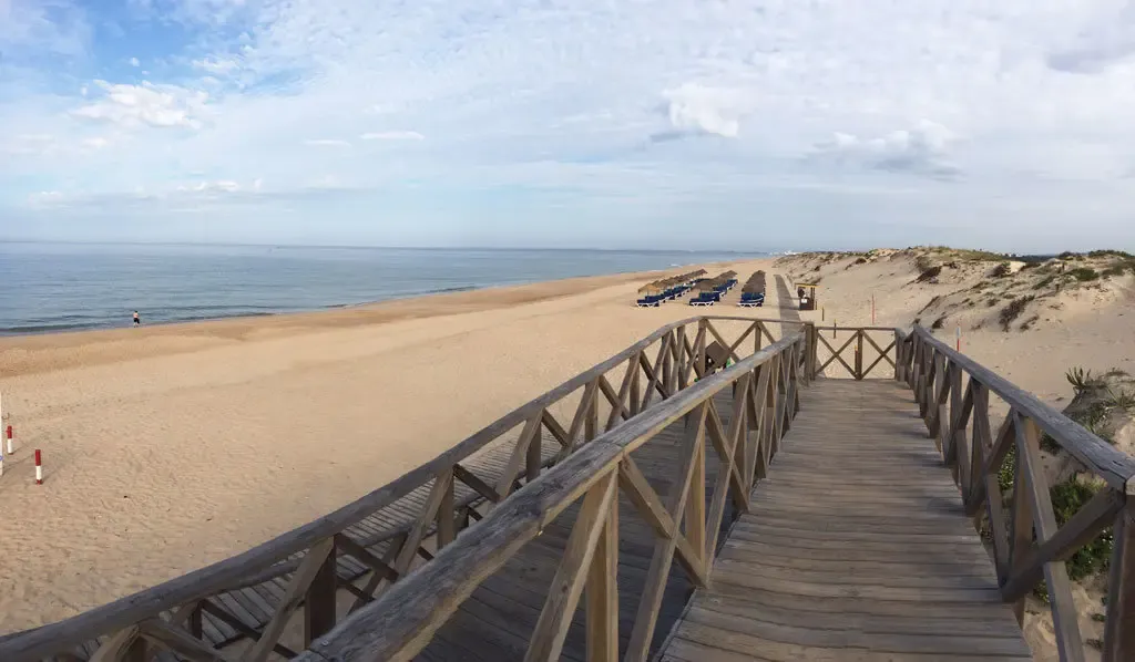 Mitten im Naturschutzgebiet Ria Formosa zwischen Vögeln und Flamingos haben wir ein wunderbares Hideway gefunden – das Hotel Quinta do Lago. Ideal für aktive Familien, die Strandurlaub mit Sport verbinden wollen.