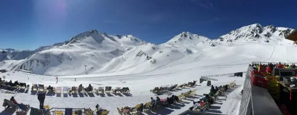 Sonnen an der Skihuette Masner_Skiegebiet_Serfaus_Fiss_Ladis_Andrea Fischer-Trips4Kids.de