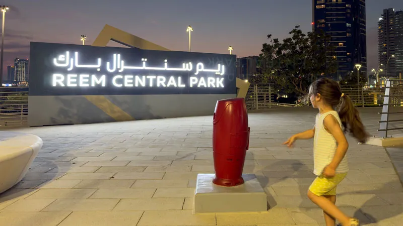 Abu_Dhabi_Reem-Central-Park-Leo.quer Abu Dhabi - Reem Central Park Schrift Bild: Laura Geyer
