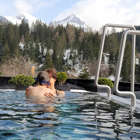 Almhof Family-Resort & Spa - Whirlpool mit Bergblick Foto: © Aline Scheuböck Trips4Kids.de