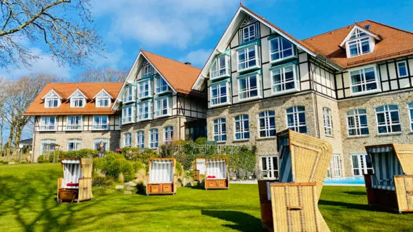 Alter Meierhof Ansicht mit Strandkörben Alter Meierhof Ansicht mit Strandkörben Foto: © Andrea Fischer, Trips4me.de