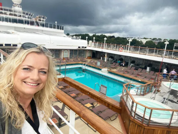 Andrea–Pool-Deck-Queen-Victoria Cunard Line Andrea--Pool-Deck-Queen-Victoria Cunard Line Foto: © Andrea Fischer, Trips4Kids.de