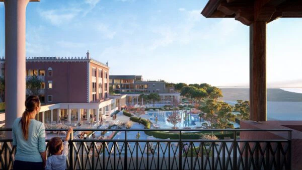 Ansicht-auf-die-Hotelanlage-Cavallino-Bianco-Caorle-Venezia