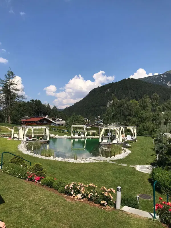 Astoria-Resort-Natursee.Bild.SMH.Trips4kids.8 Naturbadesee im Astoria Resort Seefeld