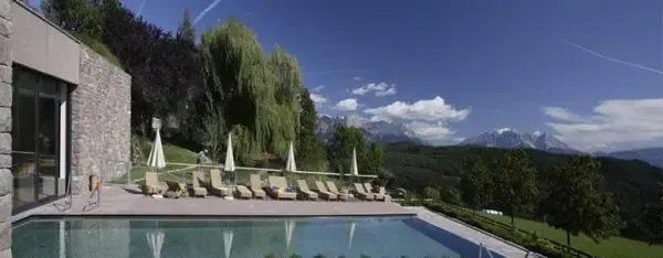 Aussenpool Parkhotel Holzner Aussenpool mit Aussicht Foto: © Parkhotel Holzner