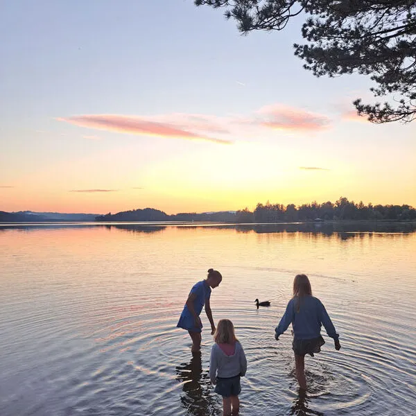Blaues Land Oberbayern - Kinder im See Bild: Blaues Land Tourismus PR