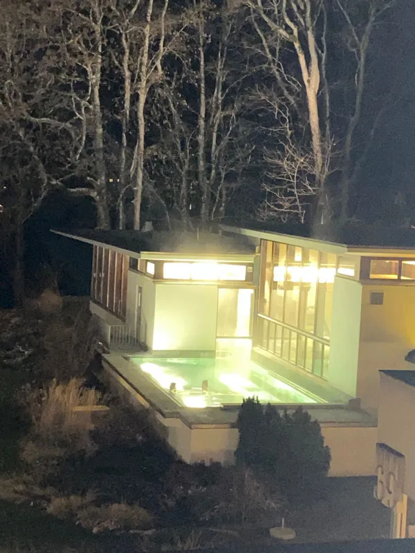 Bellevue Parkhotel Adelboden - Solepool bei Nacht Bild: Trips4kids.de