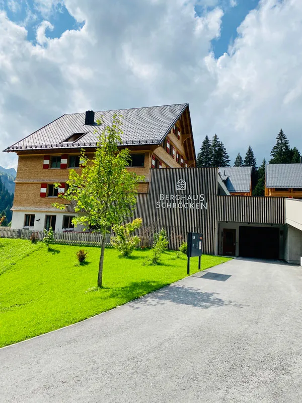 Berghaus Schroecken- Einfahrt Tiefgarage Foto: © Andrea Fischer, Trips4Kids.de