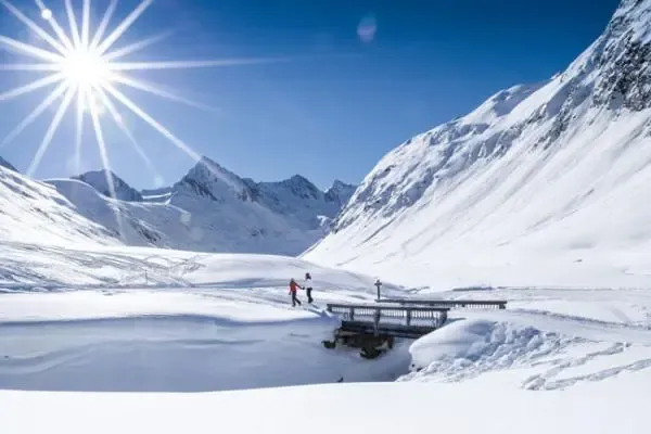 oghg_Spaziergang_im_Schnee@Oetztal_Tourismus.jpg Spaziergang im Schnee in Obergurgl-Hochgurgl Tirol
