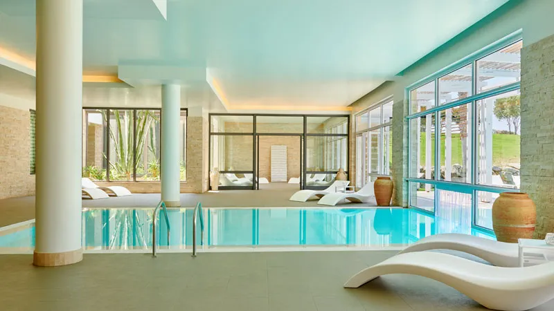 Capovaticano_Resort_Spa_2.Bild©Eric-Cuvillier-2019.quer Capo Vaticano Resort - Spa mit indoor Pool Bild: Trips4kids.de