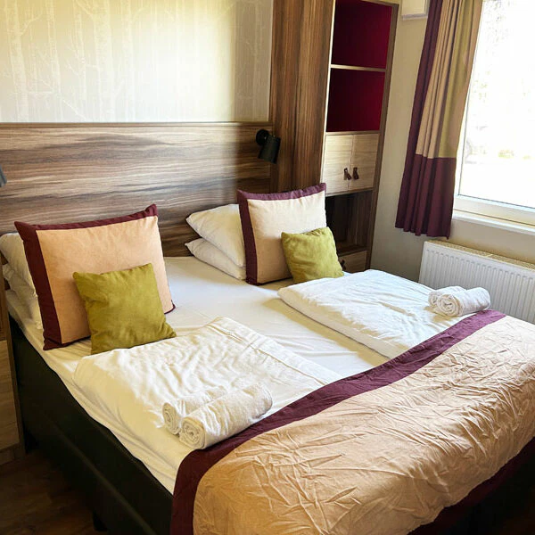 Center_Parcs_Allgaeu-Zimmer-Doppelbett Foto: © Aline Scheuböck Trips4Kids.de