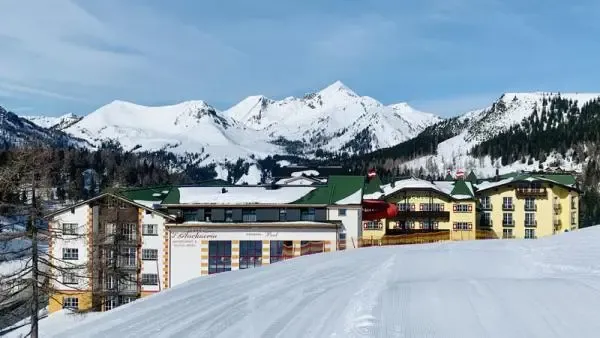 Hotel-Glöcknerin, Obertauern, Abfahrt direkt zum Hotel Hotel-Glöcknerin, Obertauern, Abfahrt direkt zum Hotel @ Foto: Trips4Kids.de, Andrea Fischer