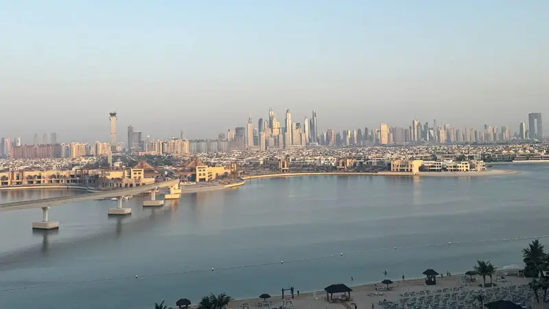 Dubai-Skyline-Blick-von-Atlantis-The-Palm Dubai-Skyline-Blick-von-Atlantis-The-Palm Foto: © Andrea Fischer Trips4Kids.de