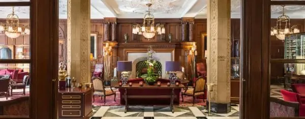 Fairmont Hotel Vier Jahreszeiten Hamburg – Wohnhalle.Bild©Guido Leifhelm.quer