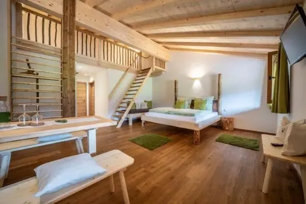 Familienzimmer c Lenggrieser Bergcamping