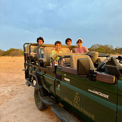 Family_Escape-Photo-Andrea-Stadlhuber,-FamilyEscaapes,-teNeues2026 Family Escape - TeNeues 2026 Verlag - Safari Bild: Andrea Stadlhuber