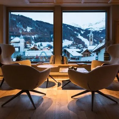 Gemuetliche-Lounge-mit-Winter-Ausblick-Muirenhof