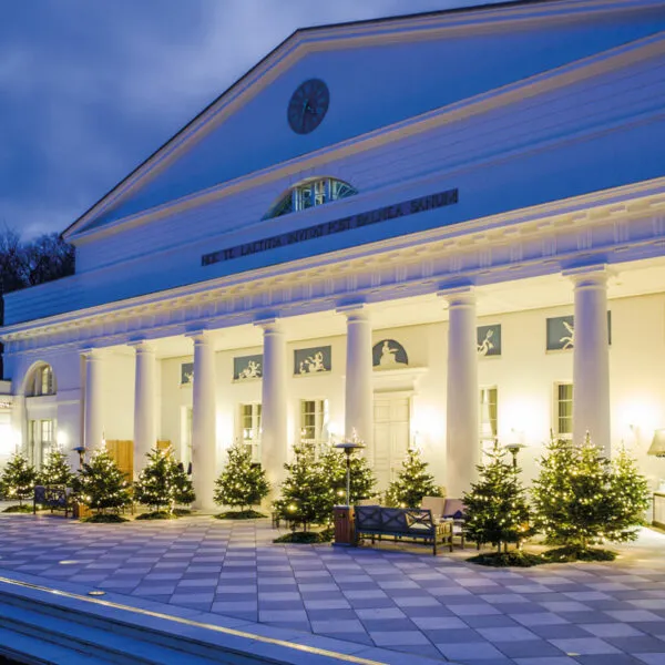 GrandHotelHeiligendamm_Kurhaus_Winter.Bild.GHDPR.1 Grand Hote Heiligendamm - Kurhaus mit XMAS-Deko