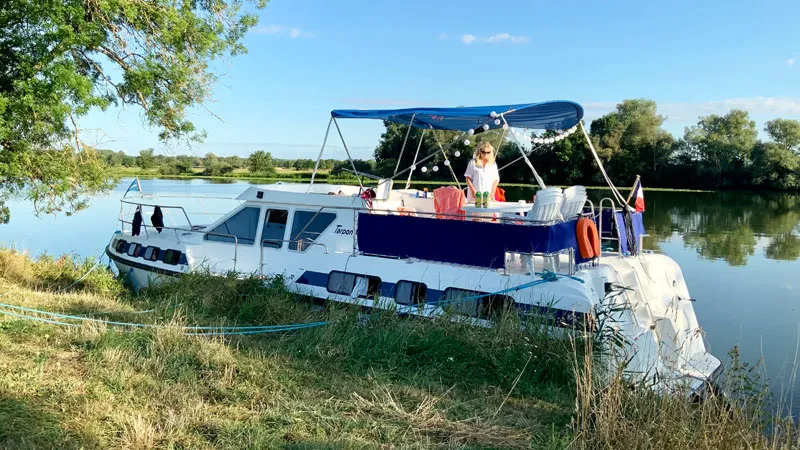 Hausbooturlaub-Fluss Saone- Les Canalous Anlegen-in-der-Natur Foto: © Andrea Fischer, Trips4Kids.de