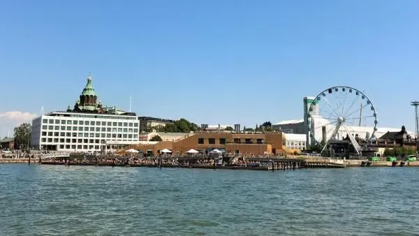Helsinki-skyline Helsinki Skyline mit Riesenrad © Foto: Andrea Fischer