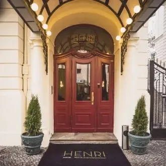 HENRI-Berlin_Eingangstuer@HENRIPR.3