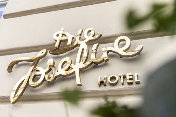 Hotel-Josefine_Eingang.Bild.Tina-Herzl.3 Hotel Josefine Wien - Eingang