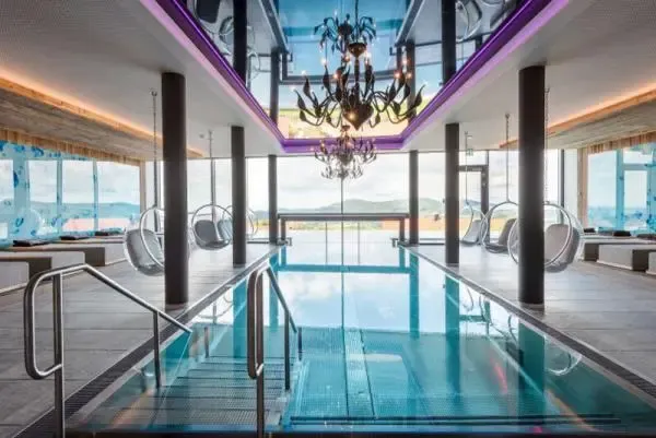 Huettendorf_indoorpool.Bild@bayerwaldresort_huettenhof.1 Hotel Huettenhof Indoorpool