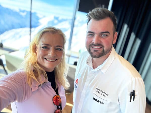 ice-Q-Klaus-Holzer-mit-Autorin-Andrea-Fischer