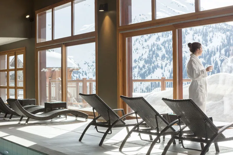 ILY Hotel La Rosiere - Spa mit Ausblick
