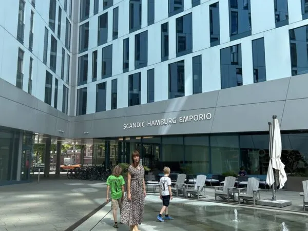 wasserspielplatz-scandic-hamburg-emporio-scandic-hamburg-aline-scheuboeck-trips4kids wasserspielplatz-scandic-hamburg-emporio-scandic-hamburg-aline-scheuboeck-trips4kids