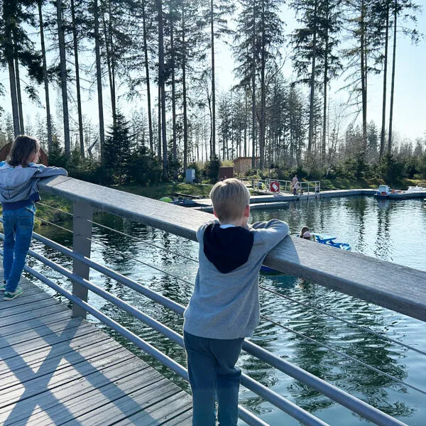 Jungs-Bruecke-Center_Parcs_Allgaeu Foto: © Aline Scheuböck Trips4Kids.de