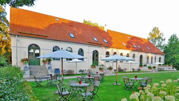 kavaliershaus-schloss-bluecher_aussen_©-kavaliershaus-finckenersee