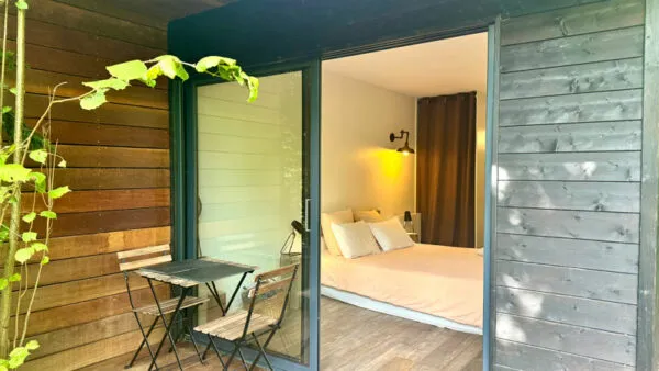 La-Cabane-de-Troyes-Bett im Grünen Foto: © Andrea Fischer, Trips4Kids.de