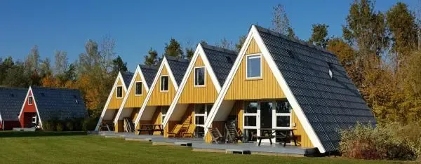 Lalandia-Fewo-Slider Lalandia Ferienhäuser gelb © Foto: Lalandia