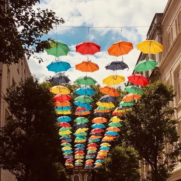 Liverpool-Umbrellas.Bild.SMH-Trips4kids.3