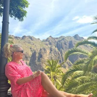 Masca_Dorf_–_Andrea_Fischer_mit_Aussicht_auf_die_Schlucht Foto: © Andrea Fischer Trips4me.de