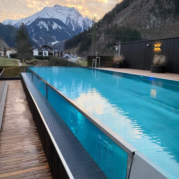 Resort Hotel Neuhaus - Pool im neuen Badehaus mit Panoramaausblick Bild: A.Scheuboeck