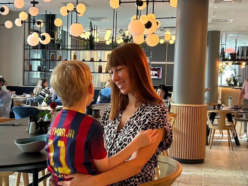 Novotel Hamburg Central Station – Frühstücksbereich Foto: © Aline Scheuböck Trips4Kids.de