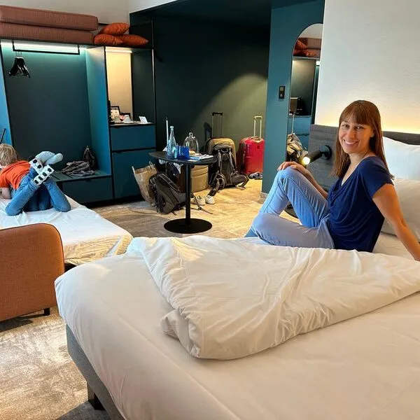 Novotel Hamburg Central Station – Familienzimmer mit Extrabett Foto: © Aline Scheuböck Trips4Kids.de