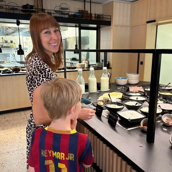 Novotel Hamburg Central Station – Frühstücksbuffet mit großer Auswahl Foto: © Aline Scheuböck Trips4Kids.de