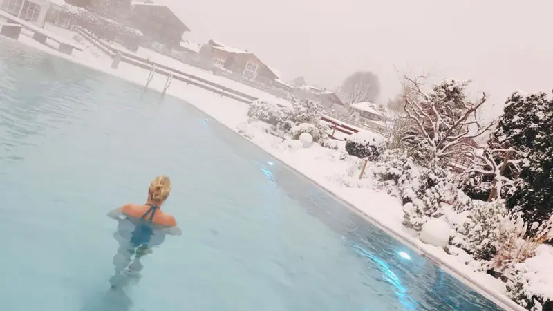 Outdoor--Pool--Winter-Franks