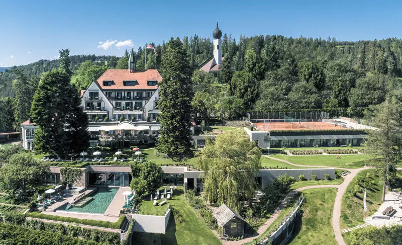 Parkhotel Holzner Aussenanlage - Familenhotel Südtirol