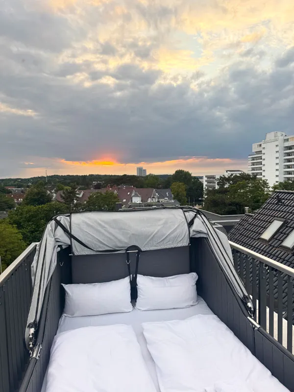 SAND-Timmendorf-Schlafkorb-Abendrot SAND-Timmendorf-Schlafkorb-Abendrot Foto: © Andrea Fischer Trips4Kids.de