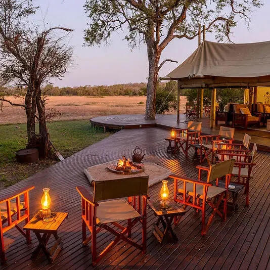 Seolo-Africa-Plains-Camp-Rhino-Walking-Safaris.Bild.DiamondePR.5 Seolo Africa Plains Camp Rhino Walking Safaris - Terrasse Bild: Diamonde PR