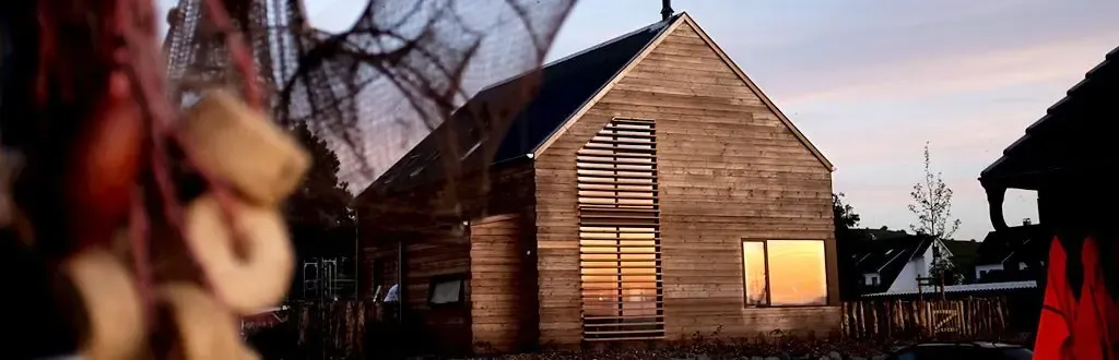 Hier wollen wir einziehen. Und zwar am liebsten sofort. Beim Ferienhaus „Strandwood“ auf Rügen gefällt uns alles: Lage, Ausstattung, Design und die vielen kleinen Details …