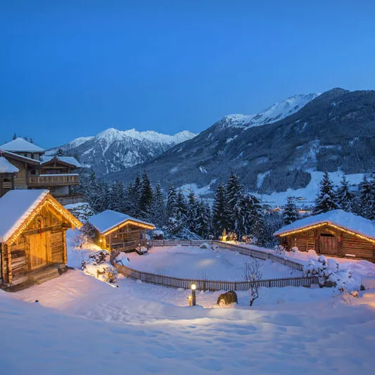Naturdorf Oberkuehnreit - Blick auf die eingeschneiten Berge Bild: Franz Reifmueller