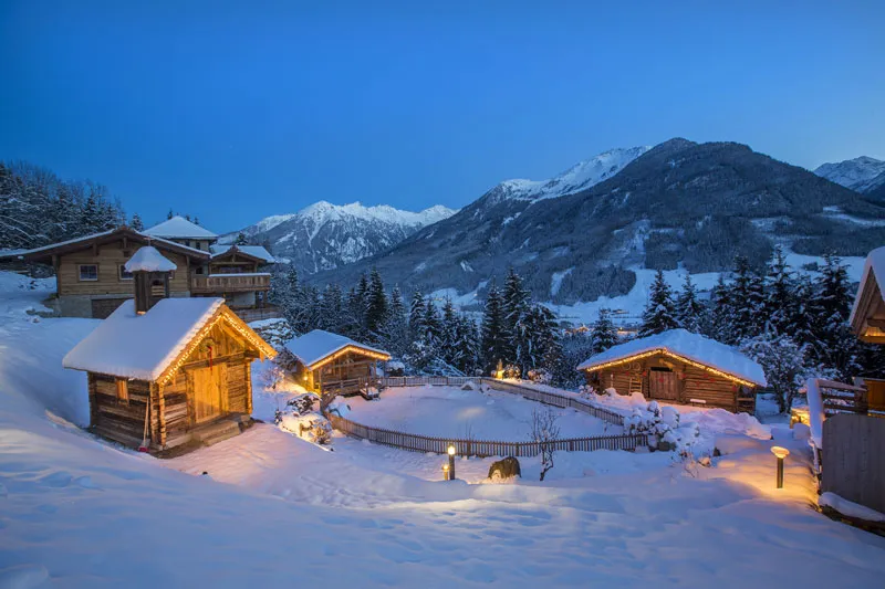 Naturdorf Oberkuehnreit - Blick auf die eingeschneiten Berge Bild: Franz Reifmueller